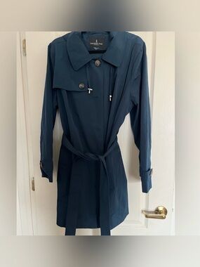 London Fog Blue jacket. Bottom down. Tie around the waist. XXL